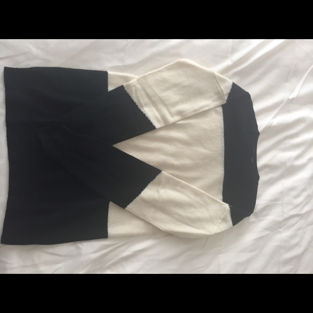 Theory black and off white sweater